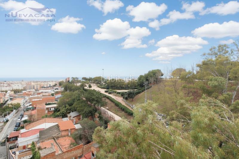 Foto 0bfbc41b-f158-4c94-b65f-59cbb30e0423. Penthouse with heating in Sistrells Badalona