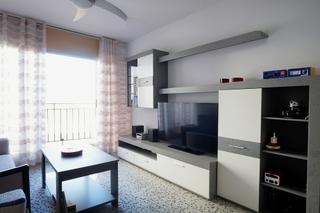 Appartamento  Carrer d'argullós. Piso amplio con balcon y ascensor a la venta