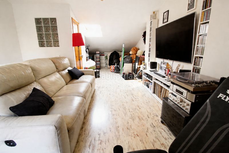 Foto f8afddb7-9490-4260-a42a-c1eb6c3f62dd. Casa adossada amb calefacció a Sant Andreu de Palomar Barcelona