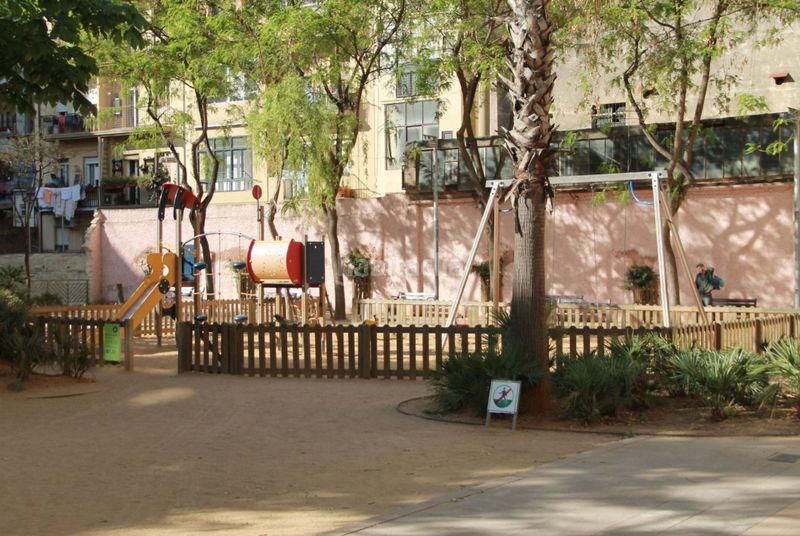 Foto 07115aed-860b-4407-a742-ee1044e74cc7. Estudi a Sant Antoni Barcelona