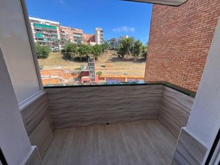 Location Appartement  Grup verge de la salut. Piso alto con ascensor 4 dormitorios