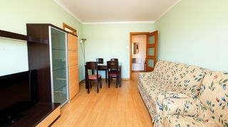 Pis  Carrer de sant adri�. Luminoso piso exterior con 2 balcones en el coraz�n de bon pasto