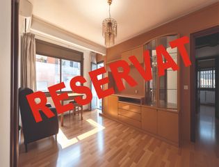 Pis  Carrer de flix. Luminosa vivienda en calle flix con 3 habitaciones exteriores y