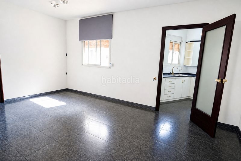 Foto 163c8a38-7f47-4a85-ae3e-e4bd552beb70. Planta baixa amb calefacció a Bon Pastor Barcelona