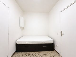 Estudi  Carrer de viladomat. Estudio interior en venta – eixample, barcelona | 11 m² | finca