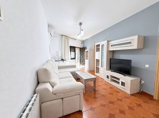 Casa  Carrer de lincoln. Casa de 3 plantas unifamiliar de 107 m² con patio, terraza y gra