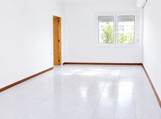 Pis  Avinguda meridiana. Oportunidad de inversión en barcelona: piso de 60 m² con rentabi