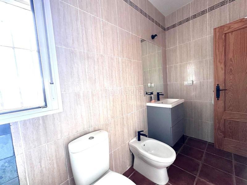 Foto b8f0d78e-6e24-4547-ae98-99773cf4361a. Casa adosada chalet adosado en urbanización en el garrobo en Garrobo (El)