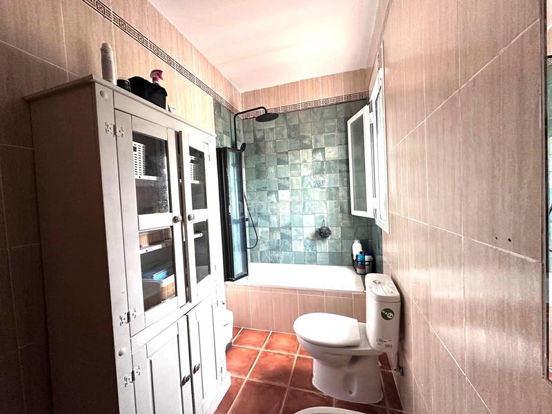 Foto e86f5584-ea38-4e69-9d0d-f7d86a4f64a7. Casa adosada chalet adosado en urbanización en el garrobo en Garrobo (El)