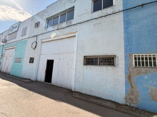 Nau industrial  Calle de domingo párraga. **don piso villaverde vende en excluisa**