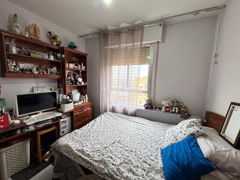 Foto f318b40f-f4dc-43e0-98e7-4899c1bb74af. Flat with heating in Orcasitas Madrid