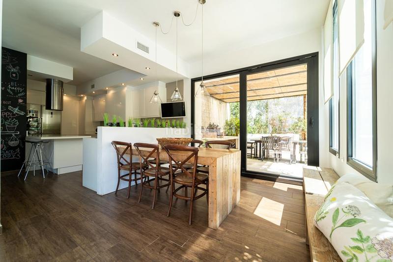 Foto b4324438-dbff-414b-9491-f6b7d99c5ea8. Chalet con camino parcheggio piscina in El Montgó Dénia