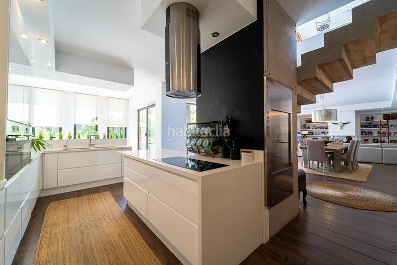 Foto f14fd67b-4e25-40bf-b301-0f010a0e3e0d. Chalet con camino parcheggio piscina in El Montgó Dénia