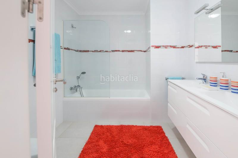Foto 417806d0-7038-44f3-b7f1-6de96eec4986. Ático  en primerísima línea en residencial con piscina en Dénia