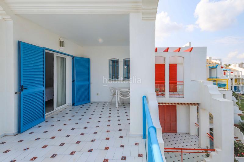 Foto 85ebcfa4-7f85-459c-9054-f3ac50de5f86. Ático  en primerísima línea en residencial con piscina en Dénia