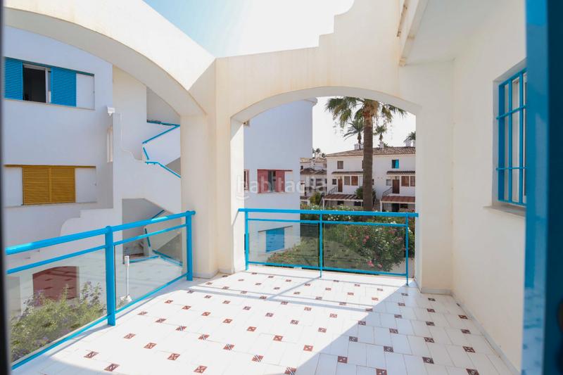 Foto b7447d4f-d157-45c3-9dd7-7e0af8bff950. Ático  en primerísima línea en residencial con piscina en Dénia