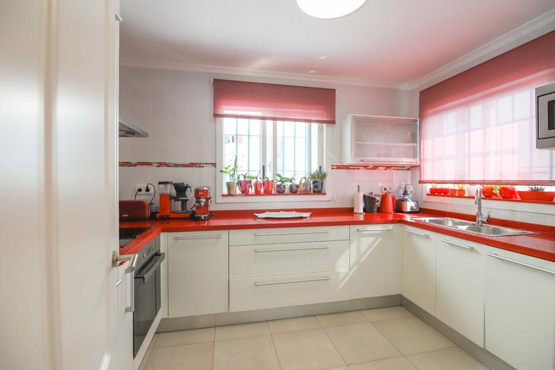 Foto f01bec40-e588-4ebe-af26-83f6aecc3329. Ático  en primerísima línea en residencial con piscina en Dénia
