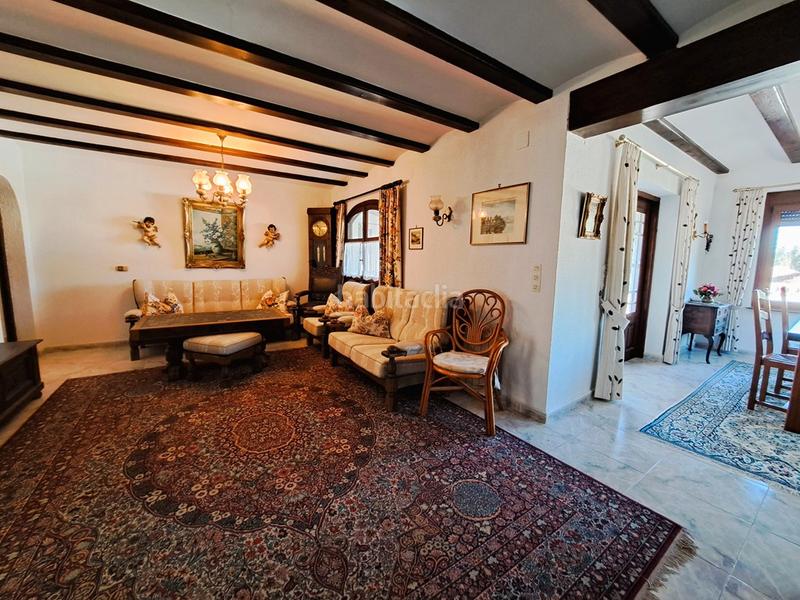 Foto 0c15d629-f3e4-42c1-a427-7c9d8a34b7a3. Xalet amb xemeneia calefacció aparcament piscina a Dénia