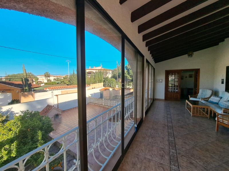 Foto 82657e84-f343-4502-856d-e839846c3cd1. Xalet amb xemeneia calefacció aparcament piscina a Dénia