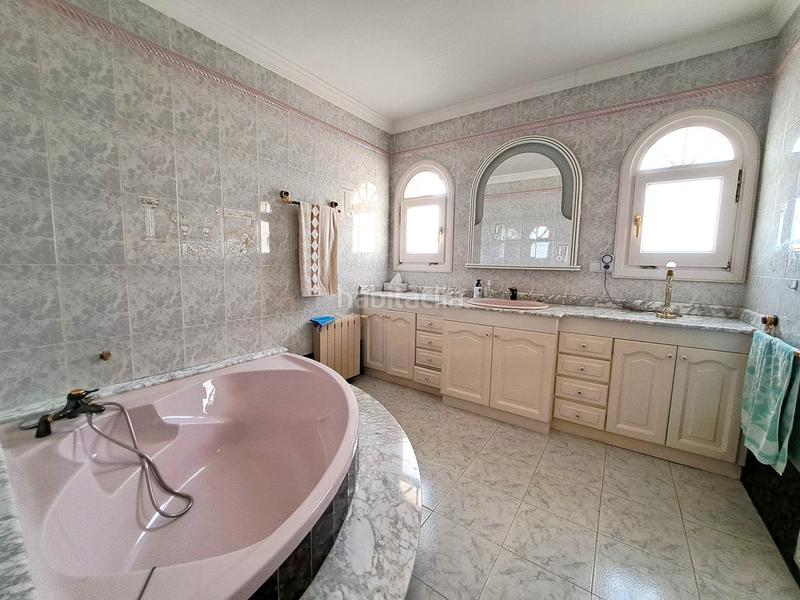 Foto a18a4ead-e12c-4e0c-b05a-c7b7b325d96e. Xalet amb xemeneia calefacció aparcament piscina a Dénia