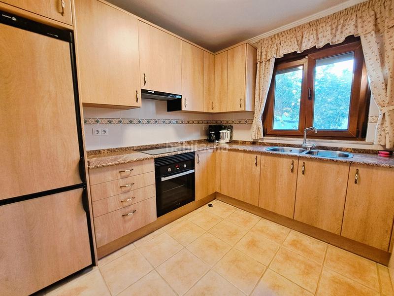 Foto bc8e6a0d-7526-4061-837d-b78e5efbe170. Xalet amb xemeneia calefacció aparcament piscina a Dénia