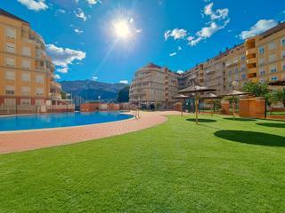 Appartement en Avinguda juan chabs 2. Piso con piscina, en perfectas condiciones, confortable y bien s