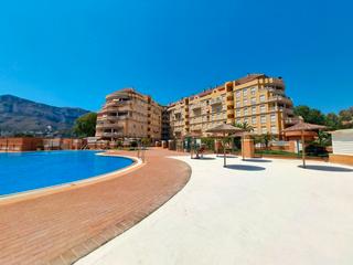 Appartement in Avinguda juan chabás 2. Piso con piscina, en perfectas condiciones, confortable y bien s