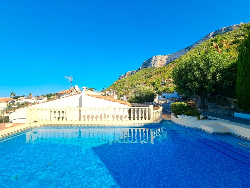 Foto 2ba726bb-4f99-4379-af71-025dffa1a128. Xalet amb xemeneia calefacció aparcament piscina a Dénia