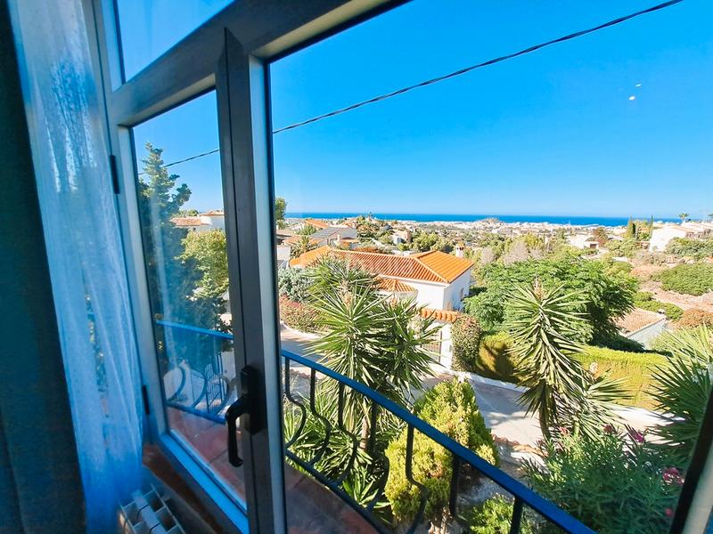 Foto f7cdf6f5-2d1a-4b3a-ac8f-b576ed069199. Xalet amb xemeneia calefacció aparcament piscina a Dénia