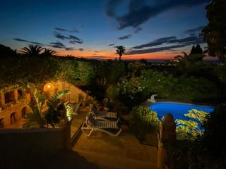 Xalet a El Montgó. Villa con vistas de ensueño, bien reformada y con diferentes amb