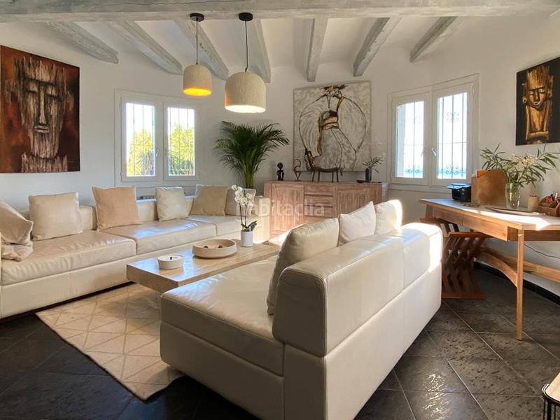 Foto d0acdb7a-6c67-4110-9a6e-b8738ac7dd96. Chalet villa con vistas de ensueño, bien reformada y con diferentes ambientes en Dénia