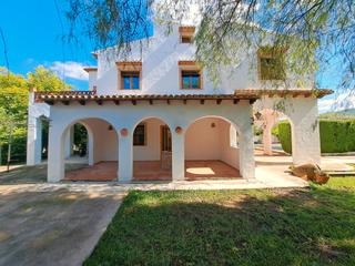 Chalet  Plaça unidad actuacion ii. Villa familiar con piscina y campo de frutales cerca del centro