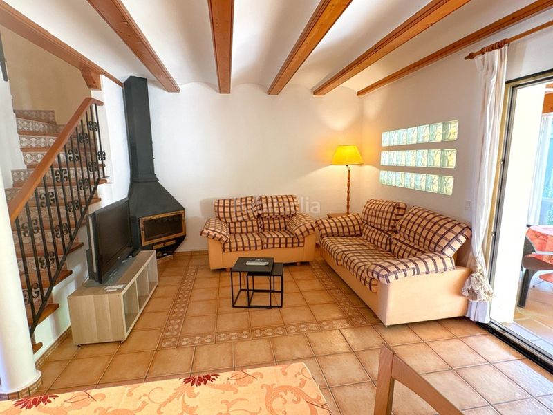 Foto fcb28e97-4f53-46a6-b446-4973f6cc6c78. Casa adossada amb xemeneia aparcament piscina a La Pedrera-Vessanes Dénia