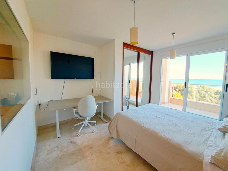Foto fb2c64f6-87cd-487d-8463-f07e0b9228d7. Apartamento vistas frontales al mar y acceso directo a la playa, luminoso y confortable en Dénia