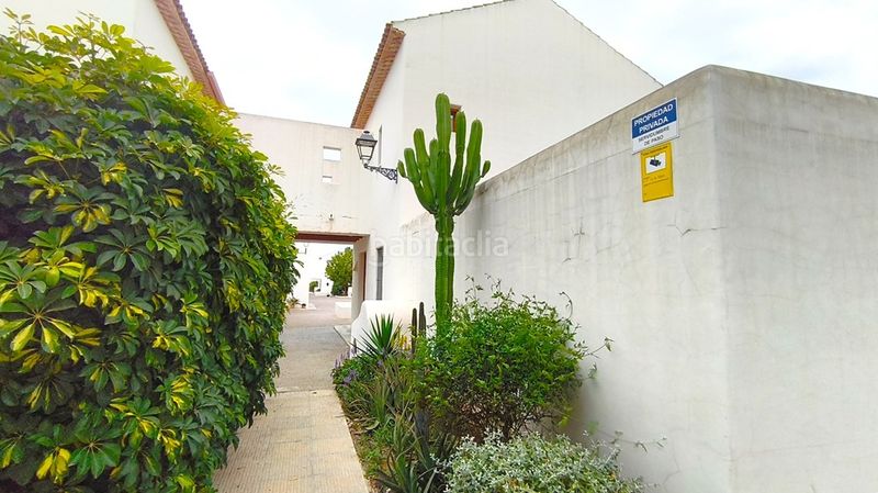 Foto a900a231-6557-4065-b290-a9aaf47bab2a. Casa adossada amb xemeneia calefacció aparcament piscina a Dénia
