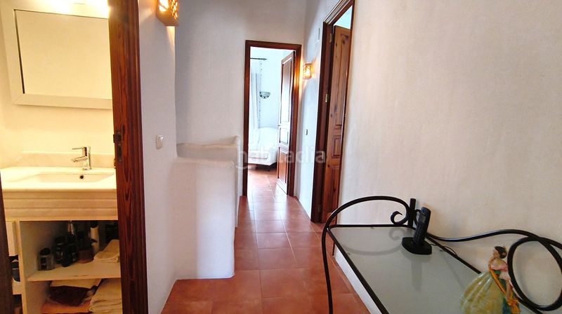 Foto fc4cc694-5305-40f3-a3f8-ed35aeb59ca7. Casa adossada amb xemeneia calefacció aparcament piscina a Dénia