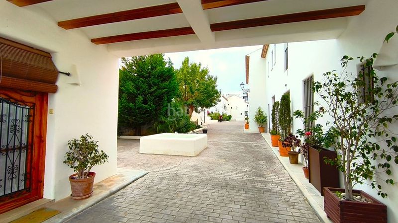 Foto ff829ca0-4582-4ff7-aedb-a9ffb266ba56. Casa adossada amb xemeneia calefacció aparcament piscina a Dénia