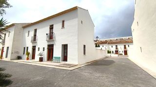 Casa adossada  Avinguda de l'oest. Aut�ntica esencia mediterr�nea entre el mar y la monta�a