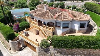 Chalet in Carrer metge manuel vallalta 27. Cómoda y confortable, cerca de todo sin renunciar a la privacida