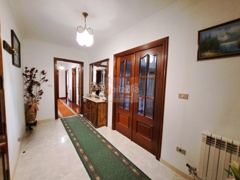 Foto 4d81f08a-1618-4778-8e35-fbf231da4e12. Casa amb calefacció aparcament a Bueu