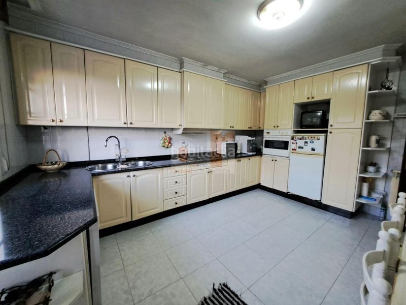 Foto 8ad6a3a4-892e-4788-adc8-c8fd669aa98b. Casa amb calefacció aparcament a Bueu