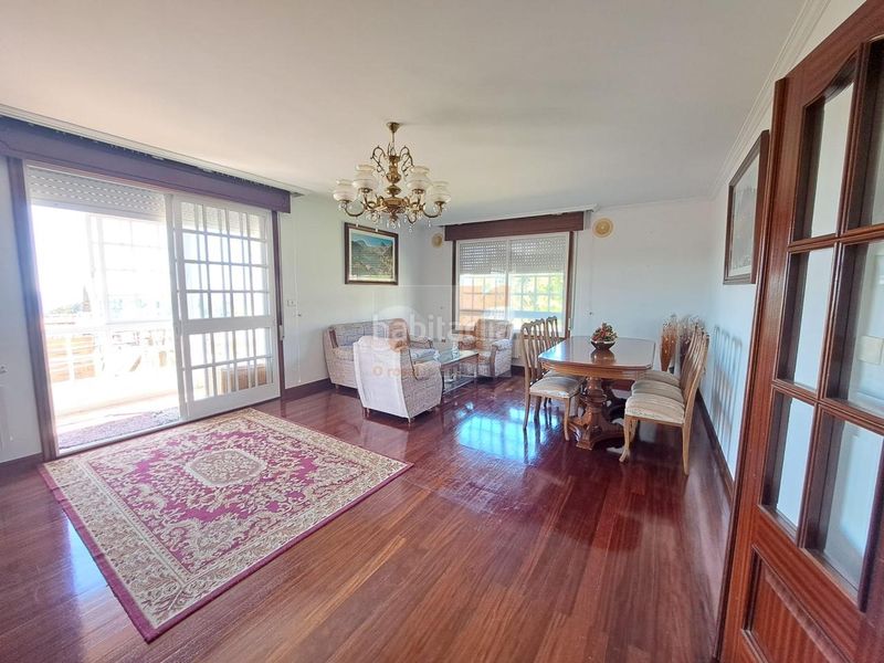 Foto abe5172d-35a1-4aed-9c61-494656526b04. Casa amb calefacció aparcament a Bueu