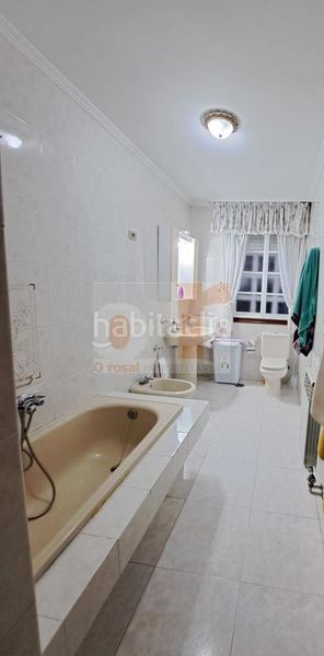 Foto c7ecaaef-3d1a-4441-8058-fe38c2498441. Casa amb calefacció aparcament a Bueu