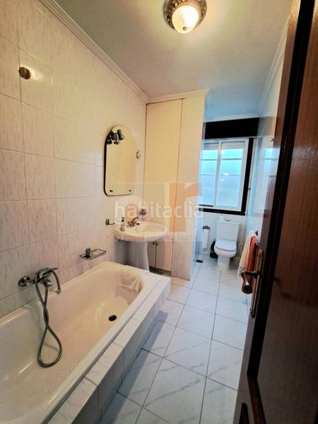 Foto f6d1c06d-f5d8-4e3d-8897-605387c6abaf. Casa amb calefacció aparcament a Bueu