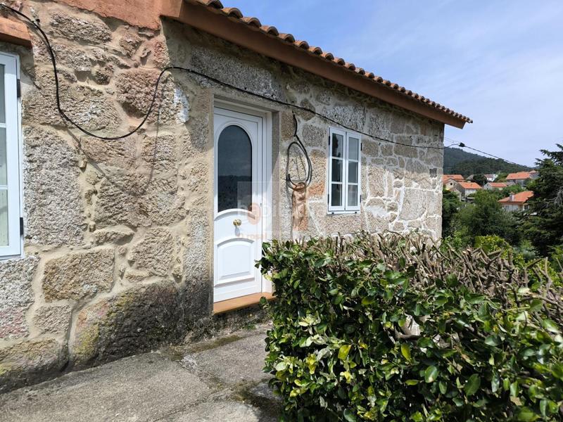 Foto c09e1dbb-1072-4bea-a999-30375ec8e38a. Haus mit heizung parking in Moaña