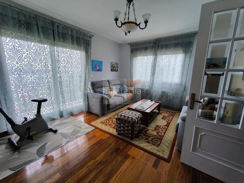 Foto 0e9a0cb8-d69d-43e0-9a18-0c1c1f87446a. Casa amb calefacció a Aldán Cangas