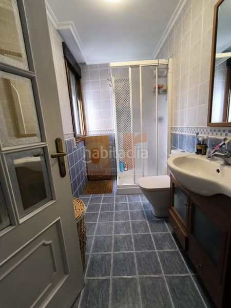 Foto 4d885658-ec59-4e5d-b74f-8d9d9e552467. Casa amb calefacció a Aldán Cangas