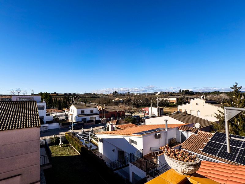 Foto b23ab68a-87fe-4a4f-8a03-bfaea89b3d6a. Casa amb xemeneia calefacció aparcament piscina a Pacs del Penedès