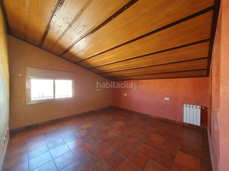 Foto 400a07bc-3b38-4e80-ac91-066348d861eb. Casa amb xemeneia calefacció aparcament piscina a Olèrdola