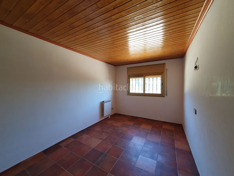 Foto b2c6c631-1c35-4792-9201-ca9449d980a8. Casa amb xemeneia calefacció aparcament piscina a Olèrdola